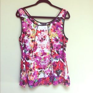 Nic + Zoe floral top to with black piping
